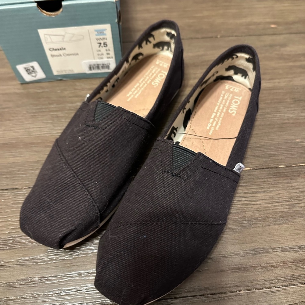 7.5 women's TOMS Black Canvas Slip-On Shoes